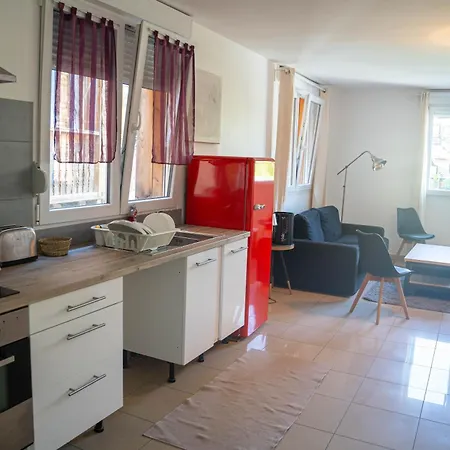 Spacieux Neudorf, דירה